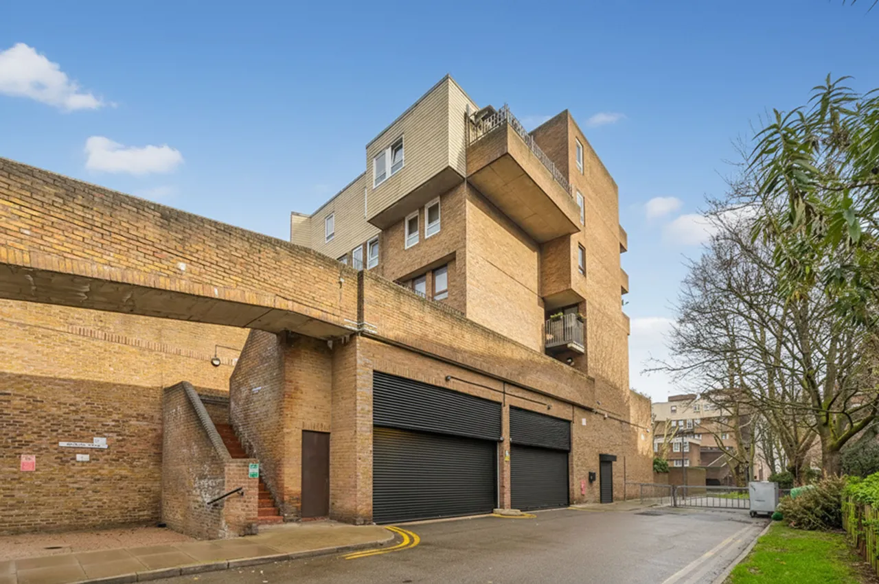 104 Burr Close, London, photo 12