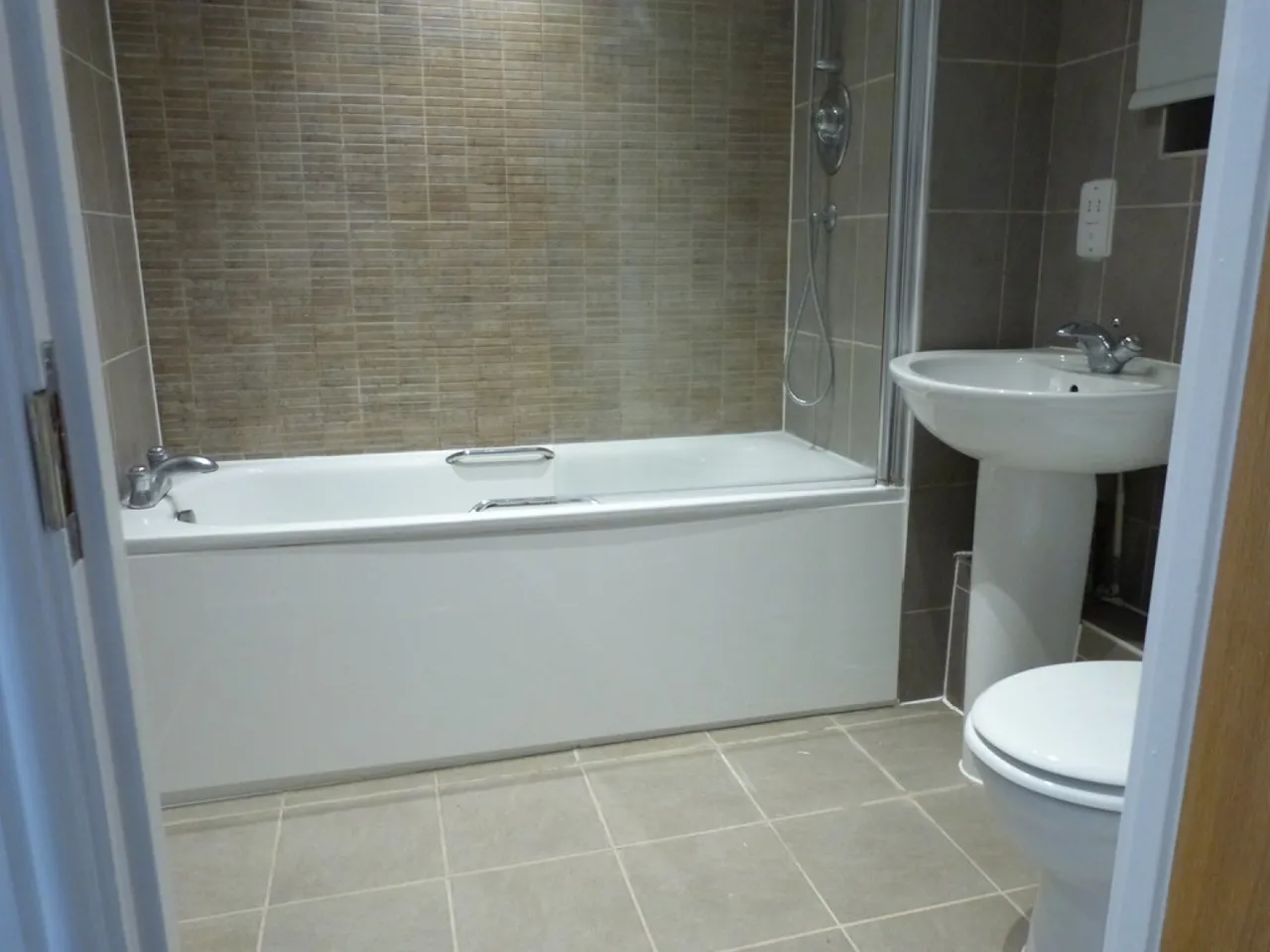 Northwick Avenue, WR3, photo 8