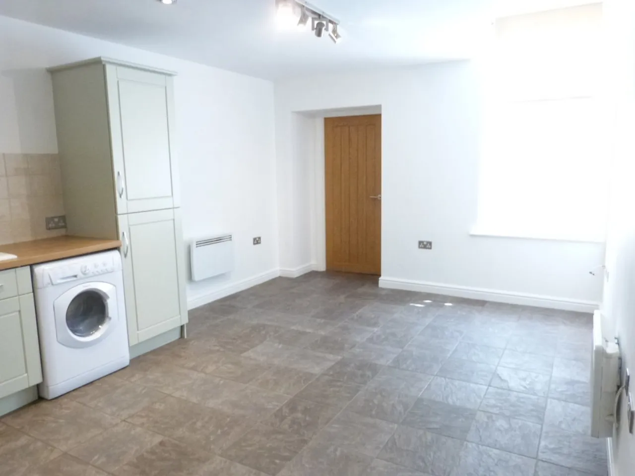 Northwick Avenue, WR3, photo 4