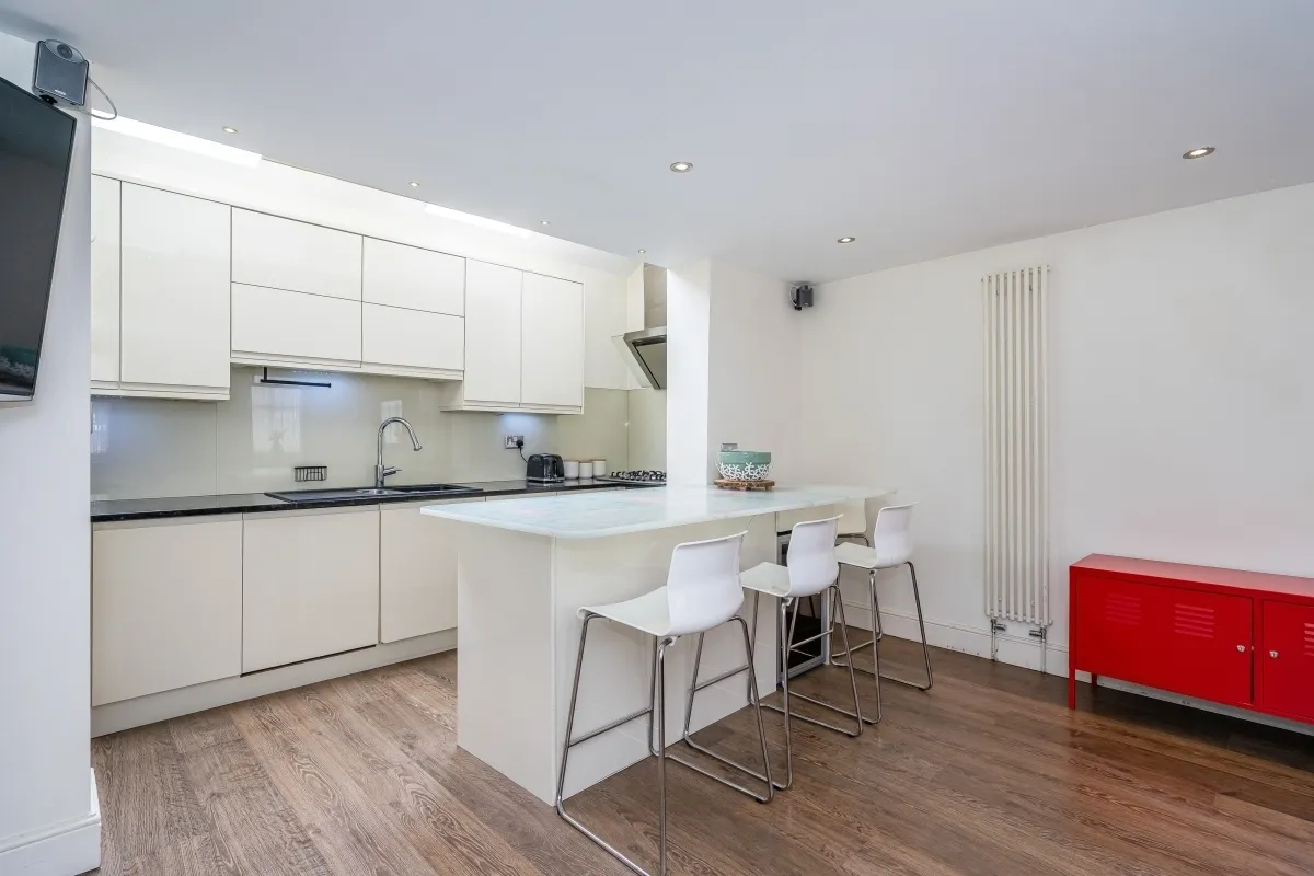 2 bed house to rent — Malvern Mews London NW6