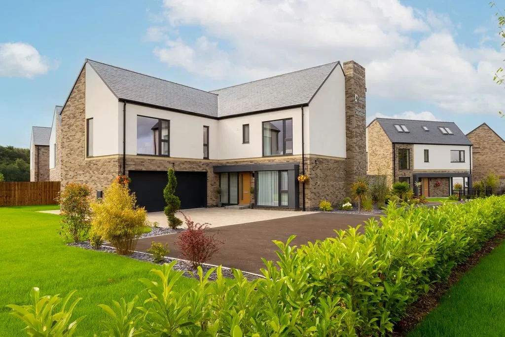 5 bed house for sale — Wild House Lane Milnrow, Rochdale OL16 3TW