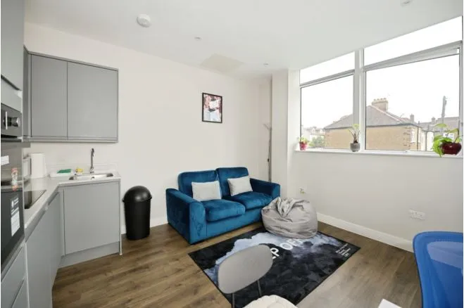 1 bed flat for sale, Victoria Road, Romford, RM1