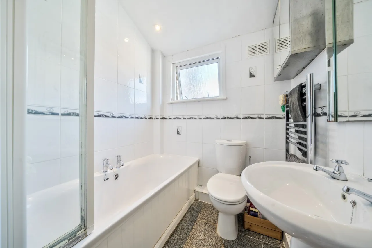 Olven Road, SE18, photo 6