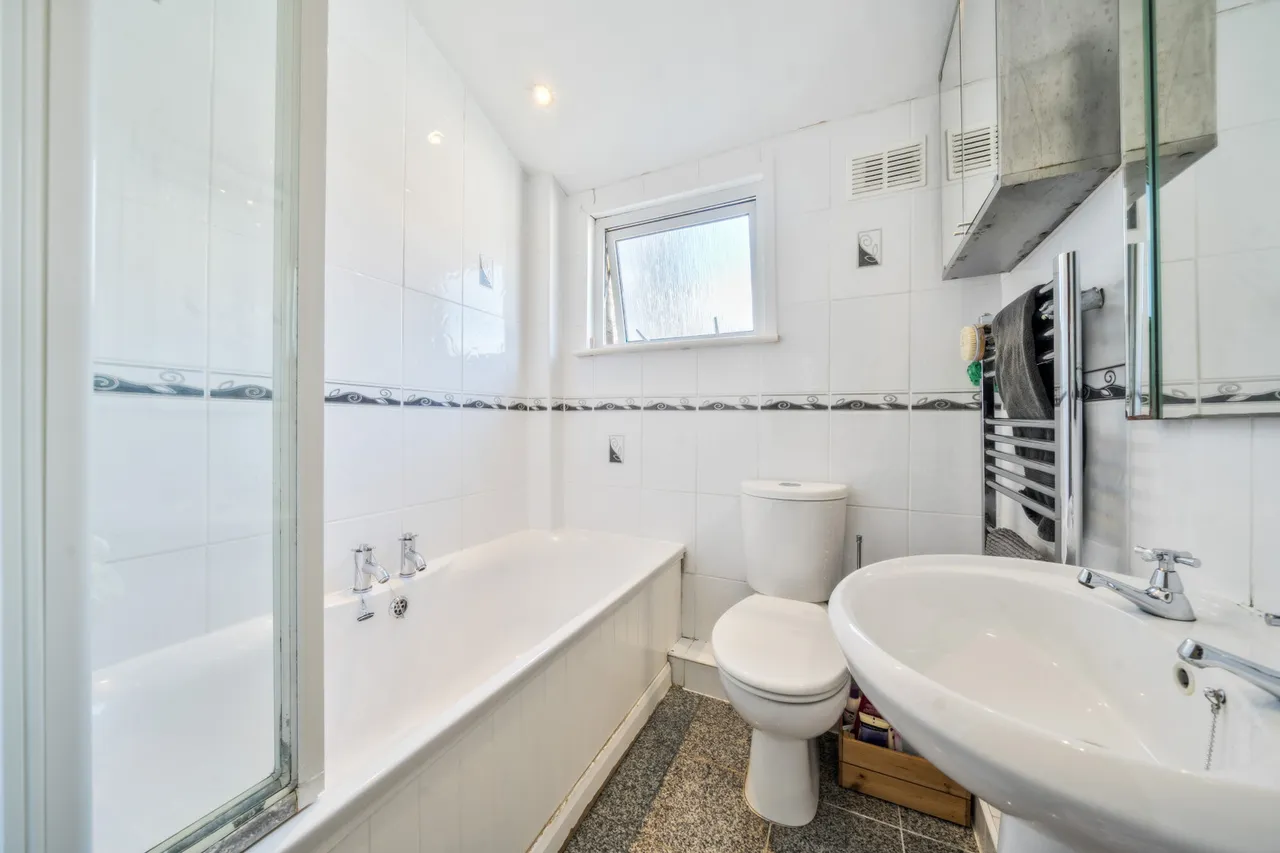 Olven Road, SE18, photo 6