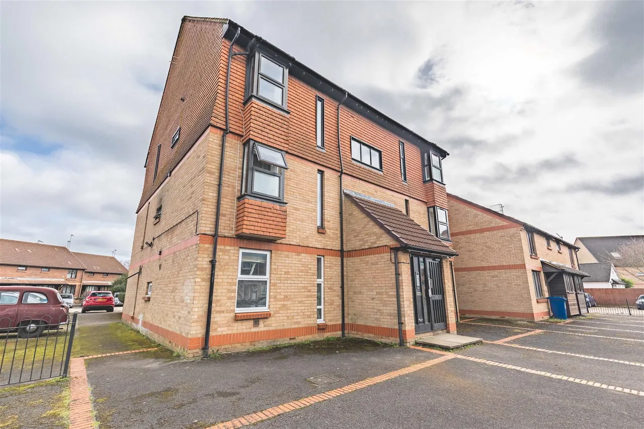property for sale — 23 Holmlea Road, Datchet, Berkshire, SL3 9HG
