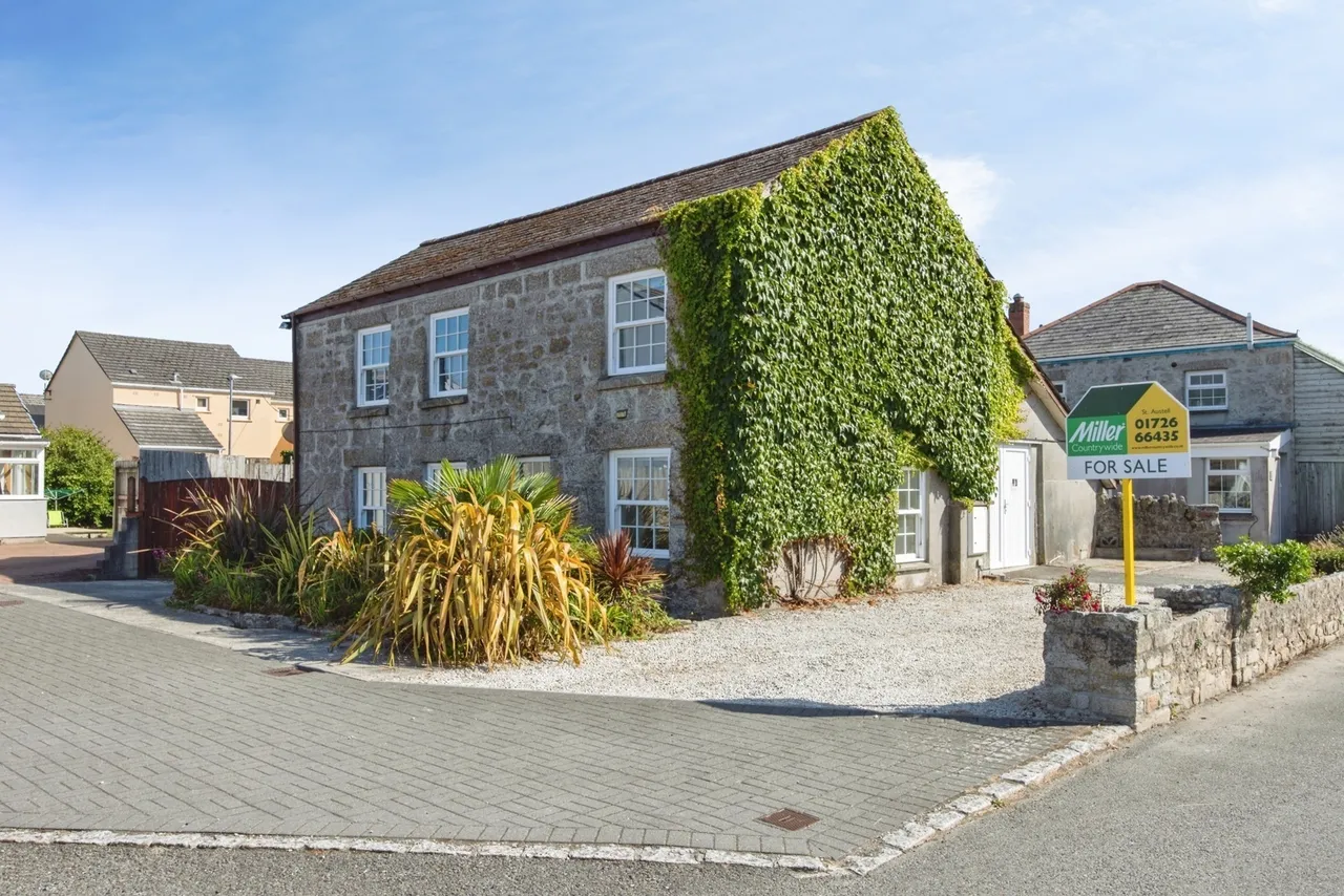 3 bed house for sale, Station Road, Bugle, PL26