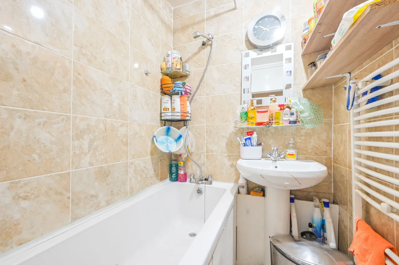 19 Butler House, Burdett Road, London, photo 4