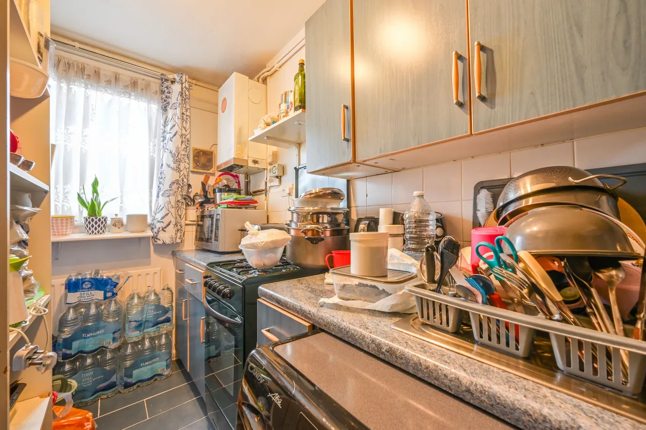 19 Butler House, Burdett Road, London, photo 2