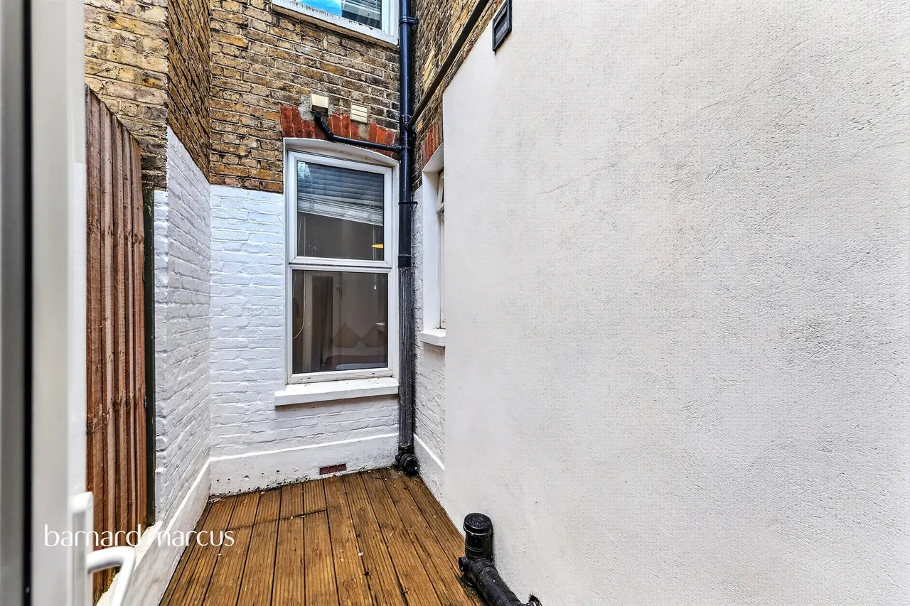 Mitcham Lane, London, photo 11