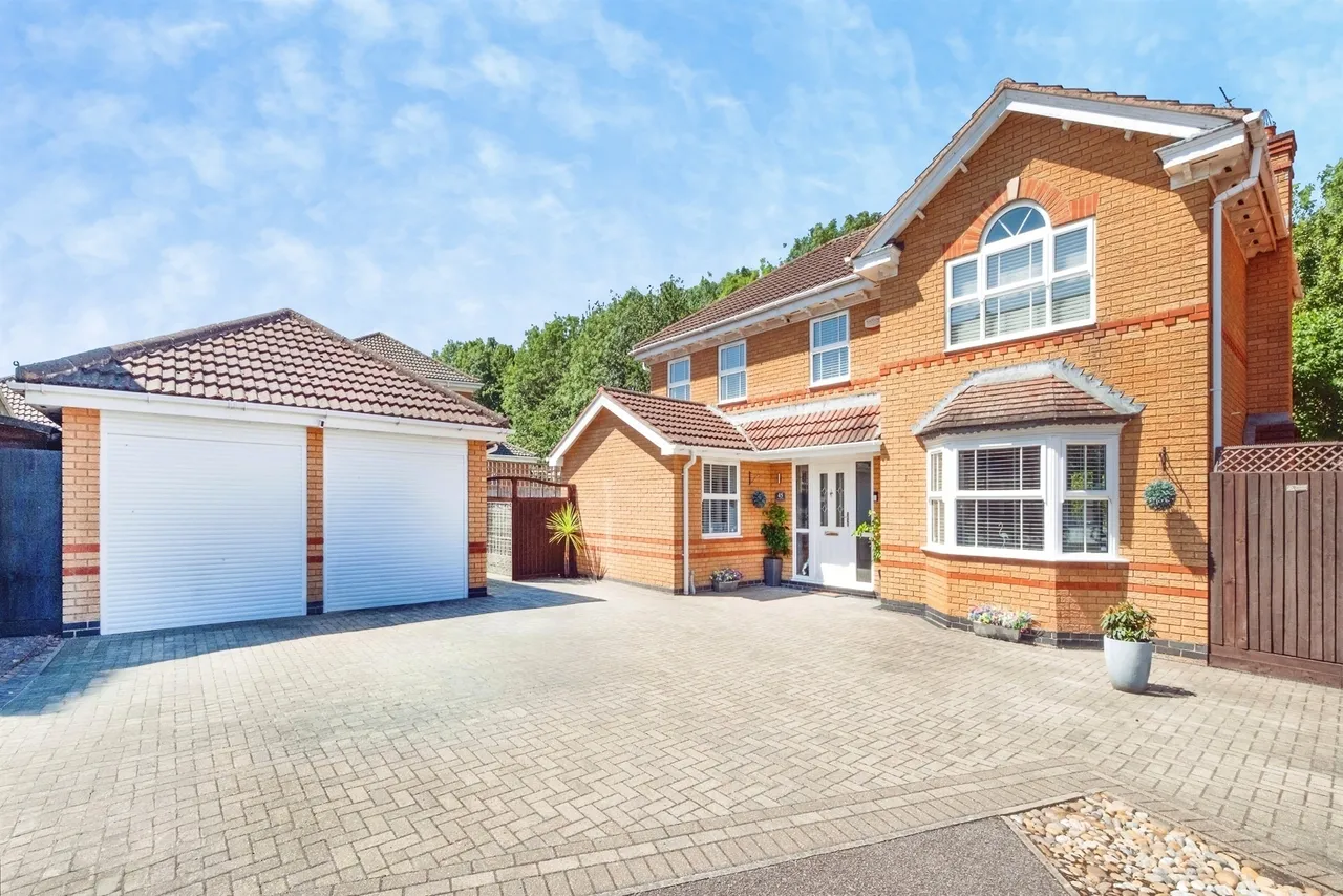 4 bed house for sale — John Clare Close, BRACKLEY