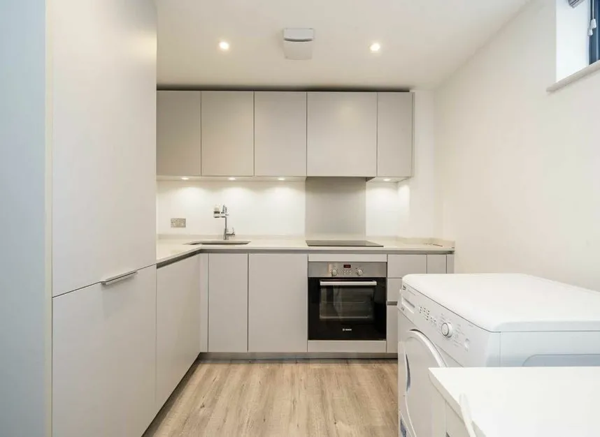 Chiswick High Road, Chiswick, W4, photo 3