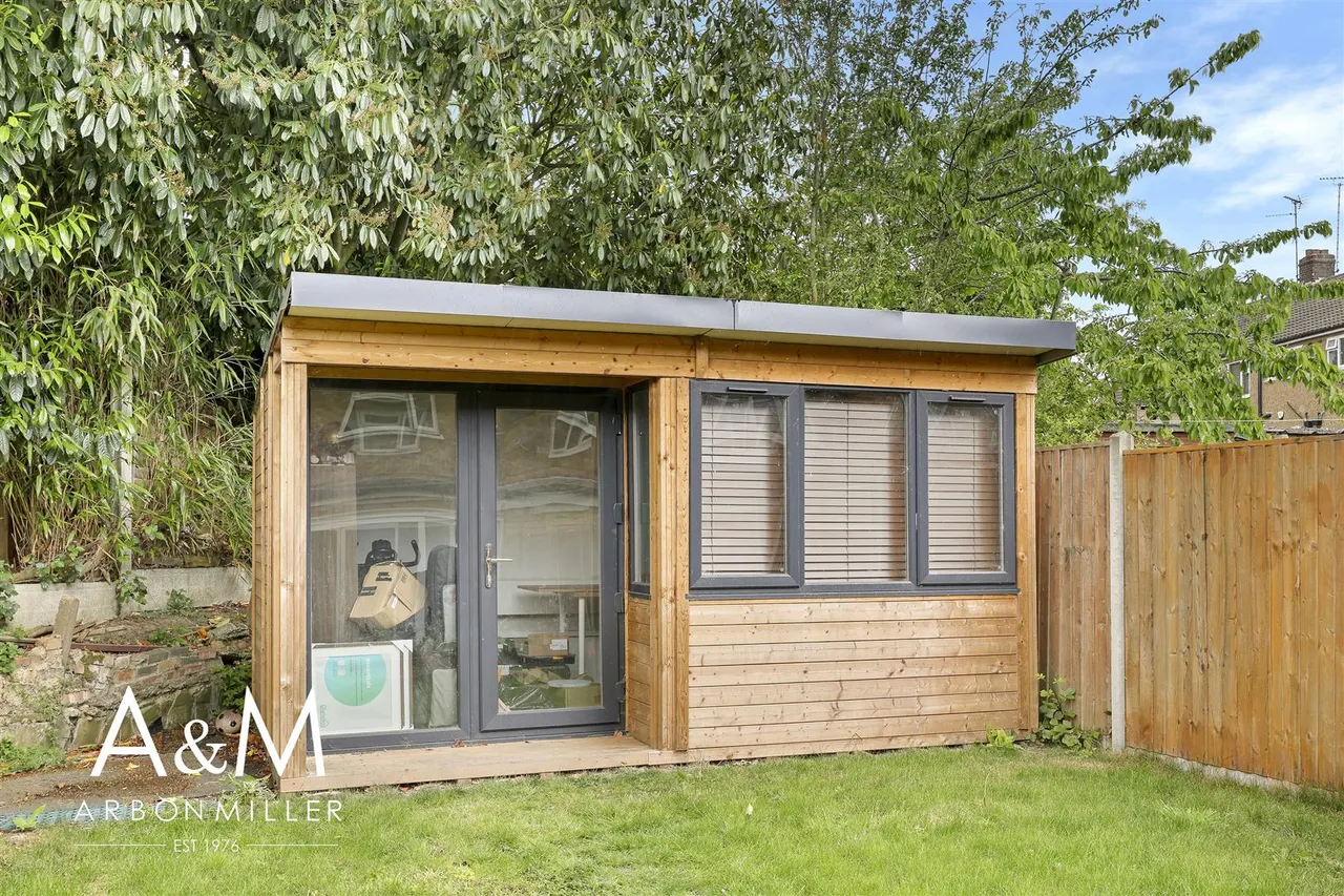 Tudor Crescent, Hainault, Essex, Ilford, IG62SE, photo 21