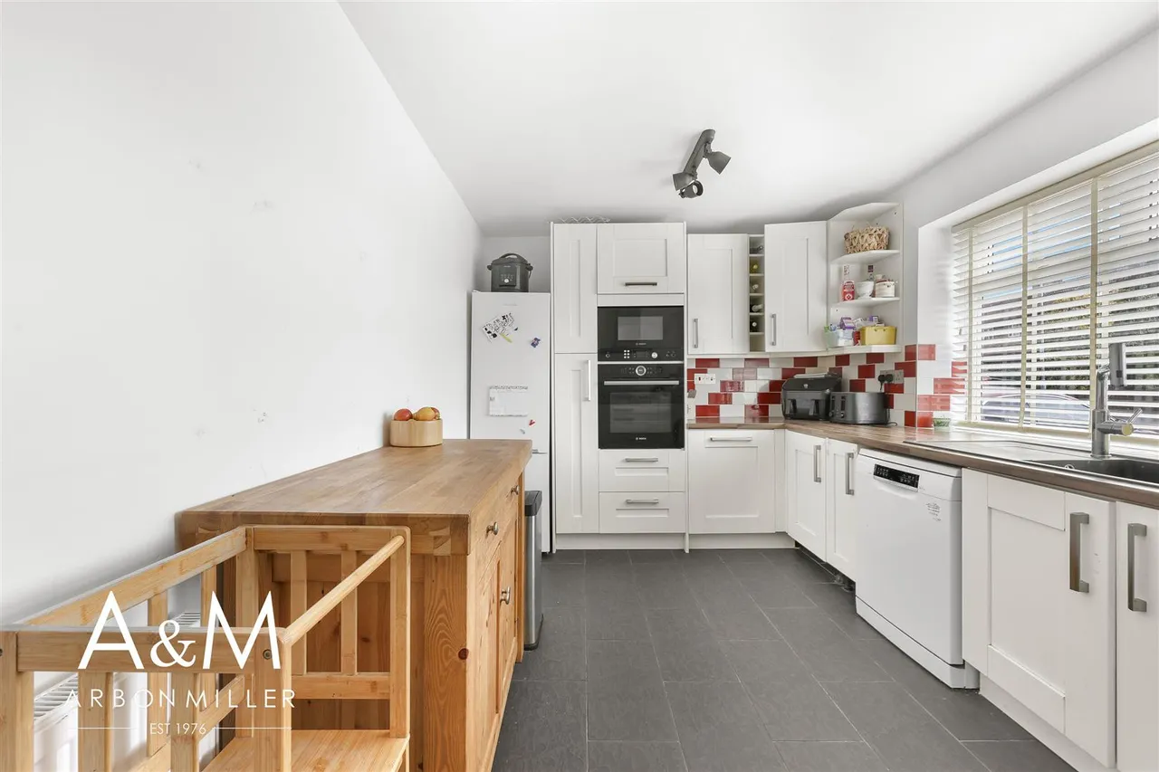Tudor Crescent, Hainault, Essex, Ilford, IG62SE, photo 6