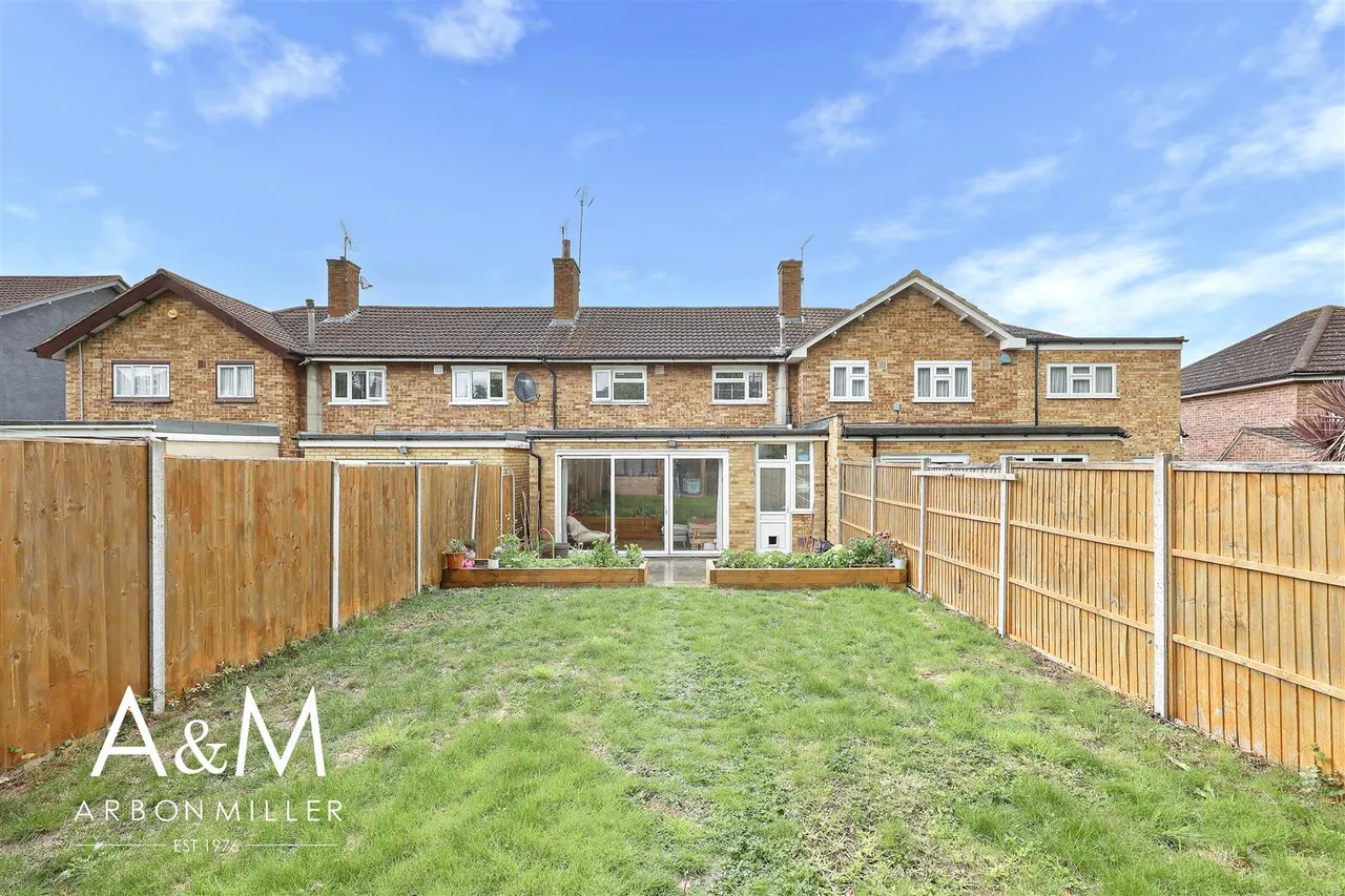 Tudor Crescent, Hainault, Essex, Ilford, IG62SE, photo 23