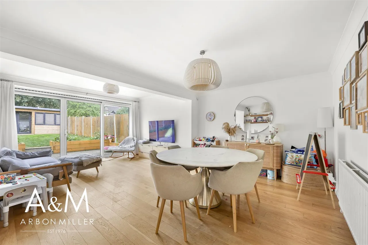 Tudor Crescent, Hainault, Essex, Ilford, IG62SE, photo 2