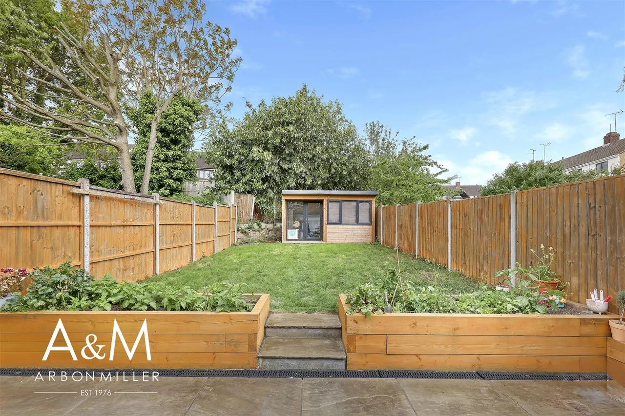 Tudor Crescent, Hainault, Essex, Ilford, IG62SE, photo 19