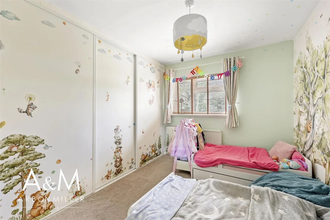 Tudor Crescent, Hainault, Essex, Ilford, IG62SE, photo 17