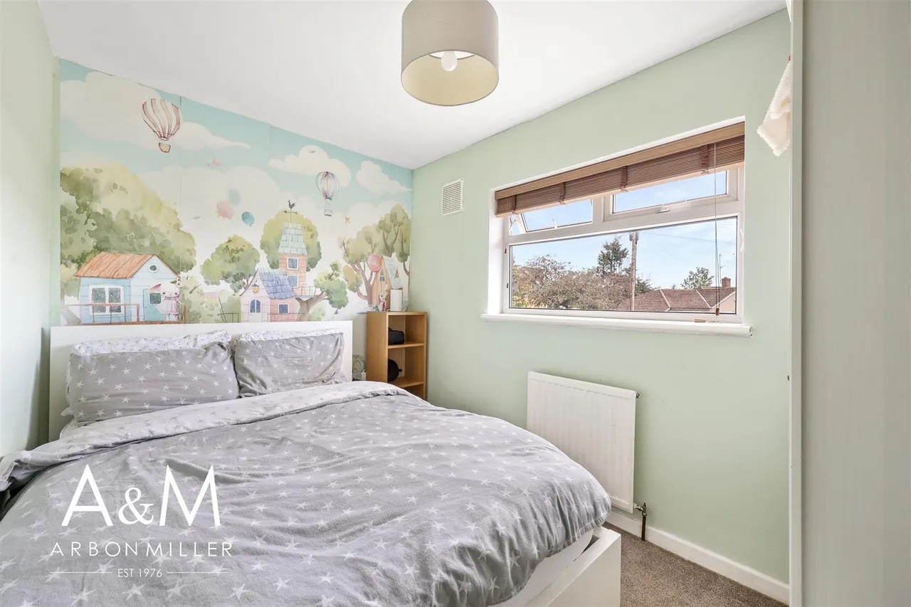 Tudor Crescent, Hainault, Essex, Ilford, IG62SE, photo 16