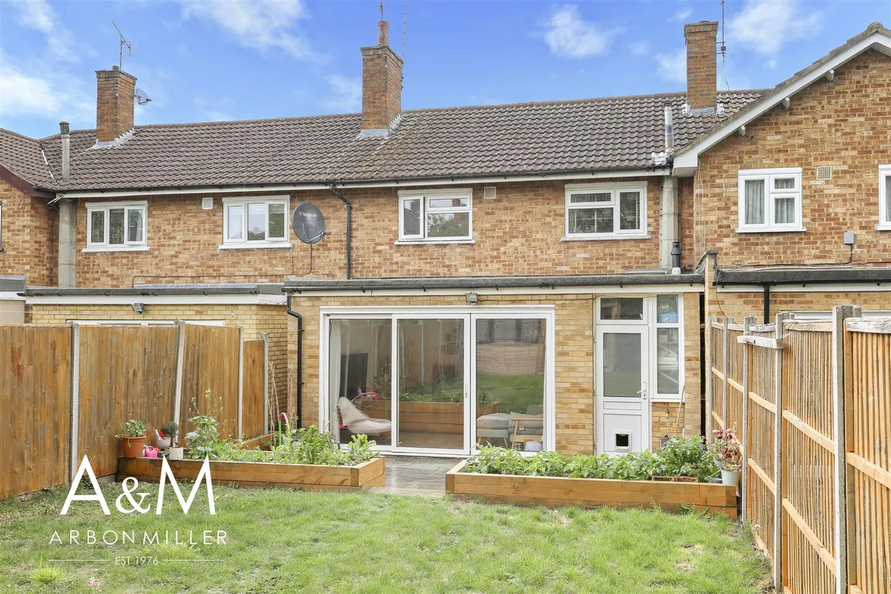 Tudor Crescent, Hainault, Essex, Ilford, IG62SE, photo 22