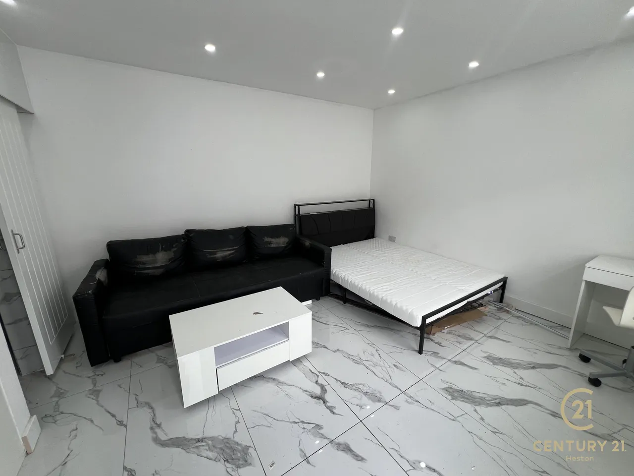 1 bed property to rent, Fern Lane, Hounslow, TW5