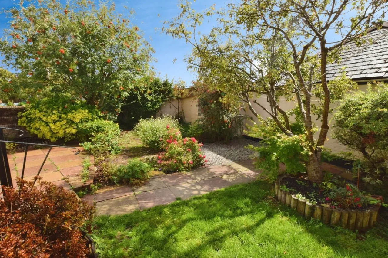 Hanover Close, photo 10