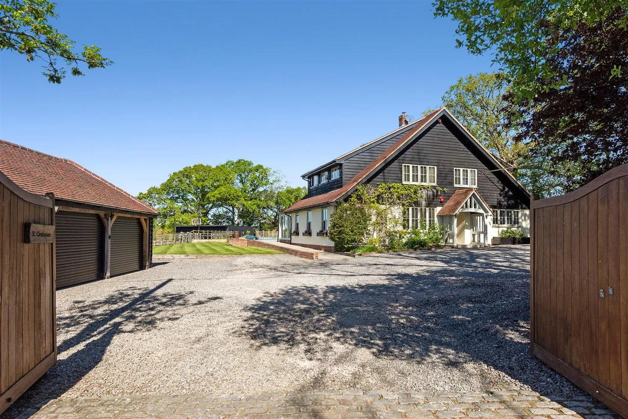 4 bed house for sale — Lower Crabbick Lane, Denmead