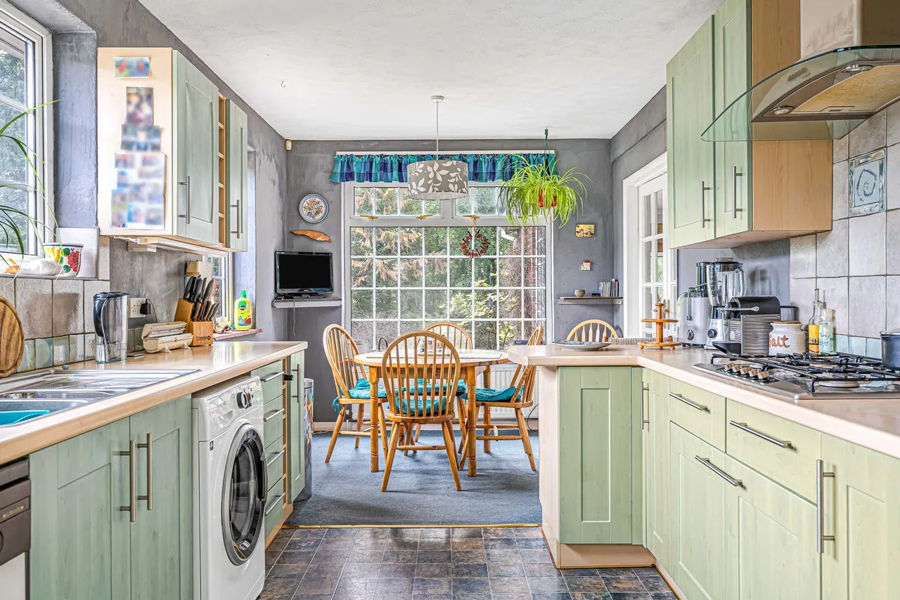 Sandrock Hill Road, Wrecclesham, GU10, photo 4