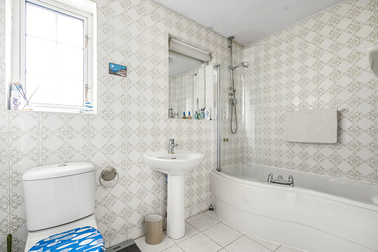 Sandrock Hill Road, Wrecclesham, GU10, photo 8