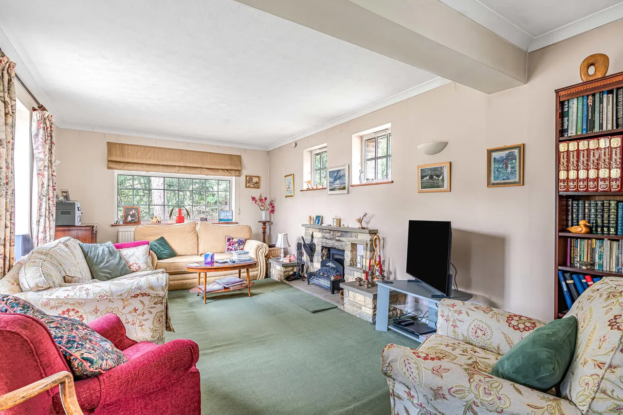 Sandrock Hill Road, Wrecclesham, GU10, photo 2