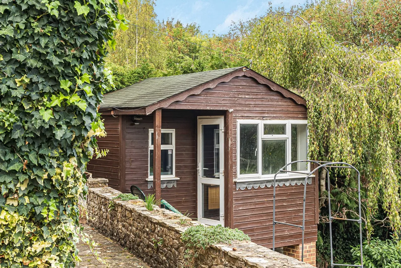 Sandrock Hill Road, Wrecclesham, GU10, photo 14