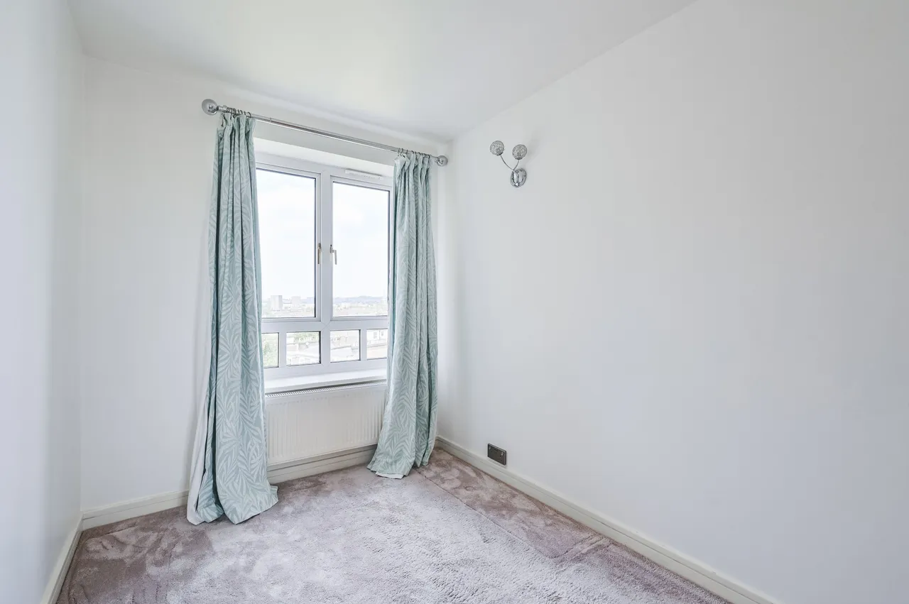 22 Finch Lodge, Admiral Walk, London, photo 5