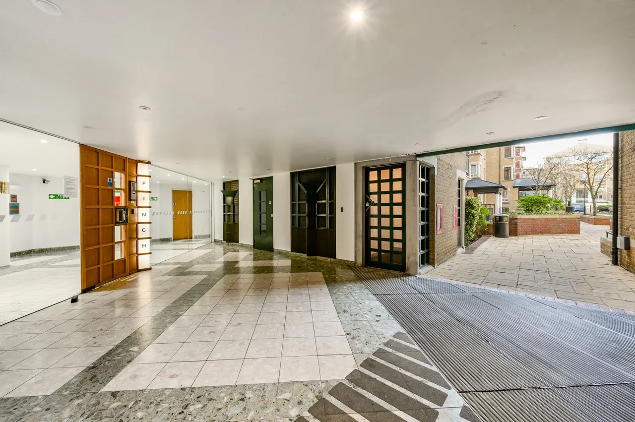 22 Finch Lodge, Admiral Walk, London, photo 10