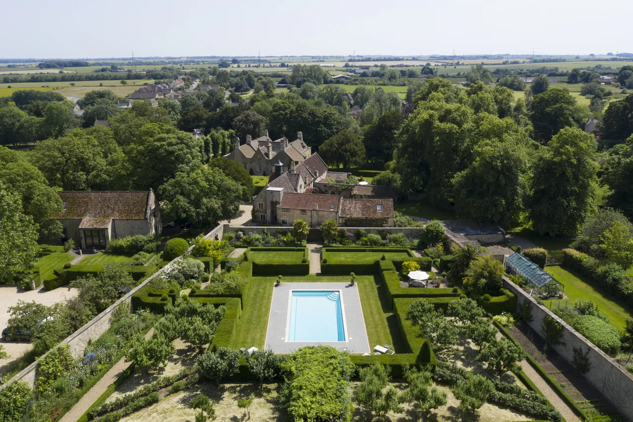 7 bed house for sale — Church Road, Tormarton, GL9