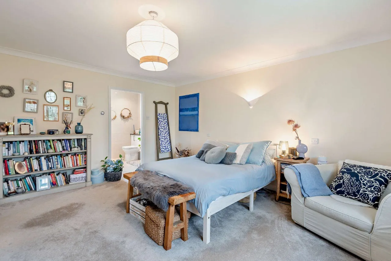 Monks Road, Virginia Water, GU25, photo 8