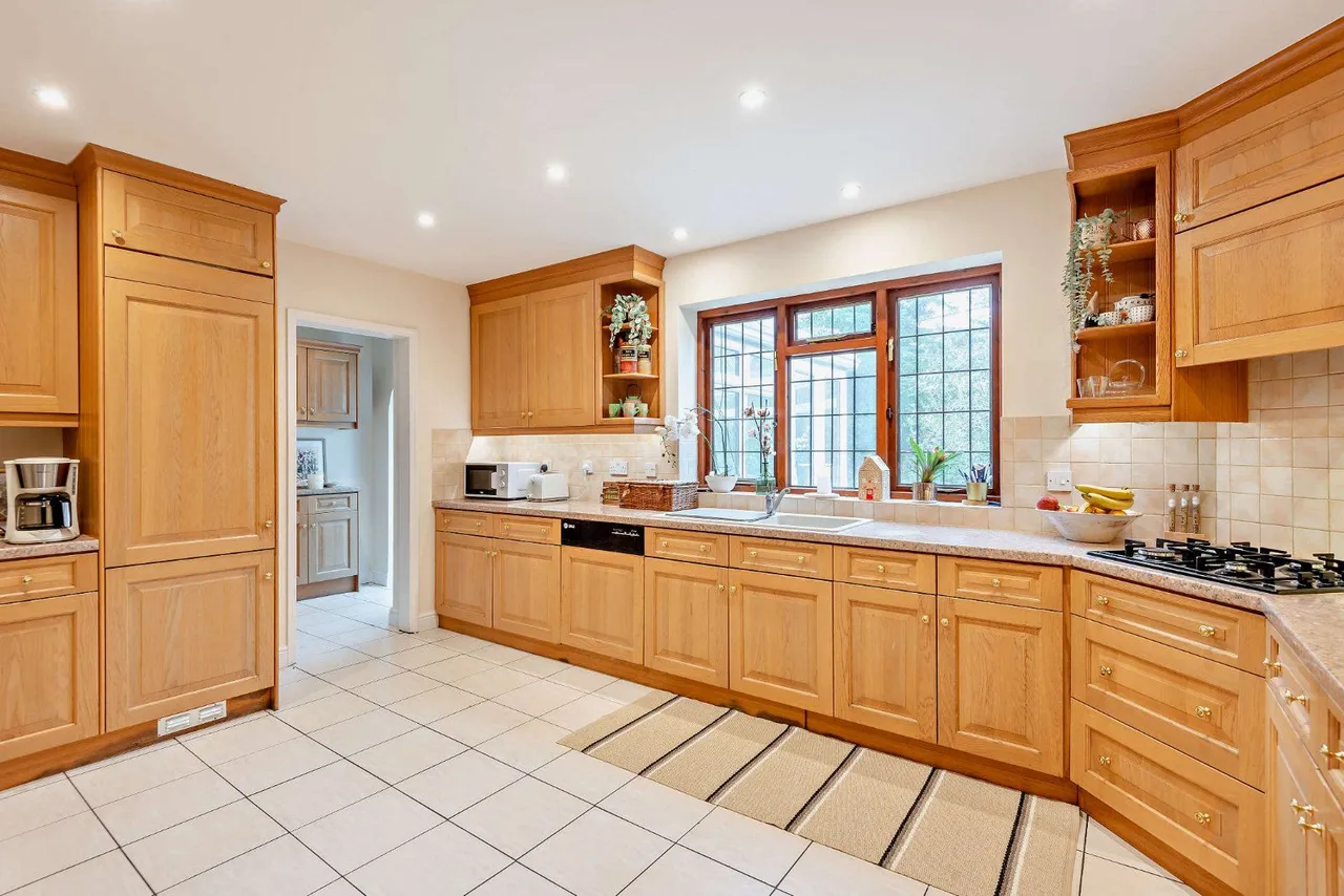 Monks Road, Virginia Water, GU25, photo 3