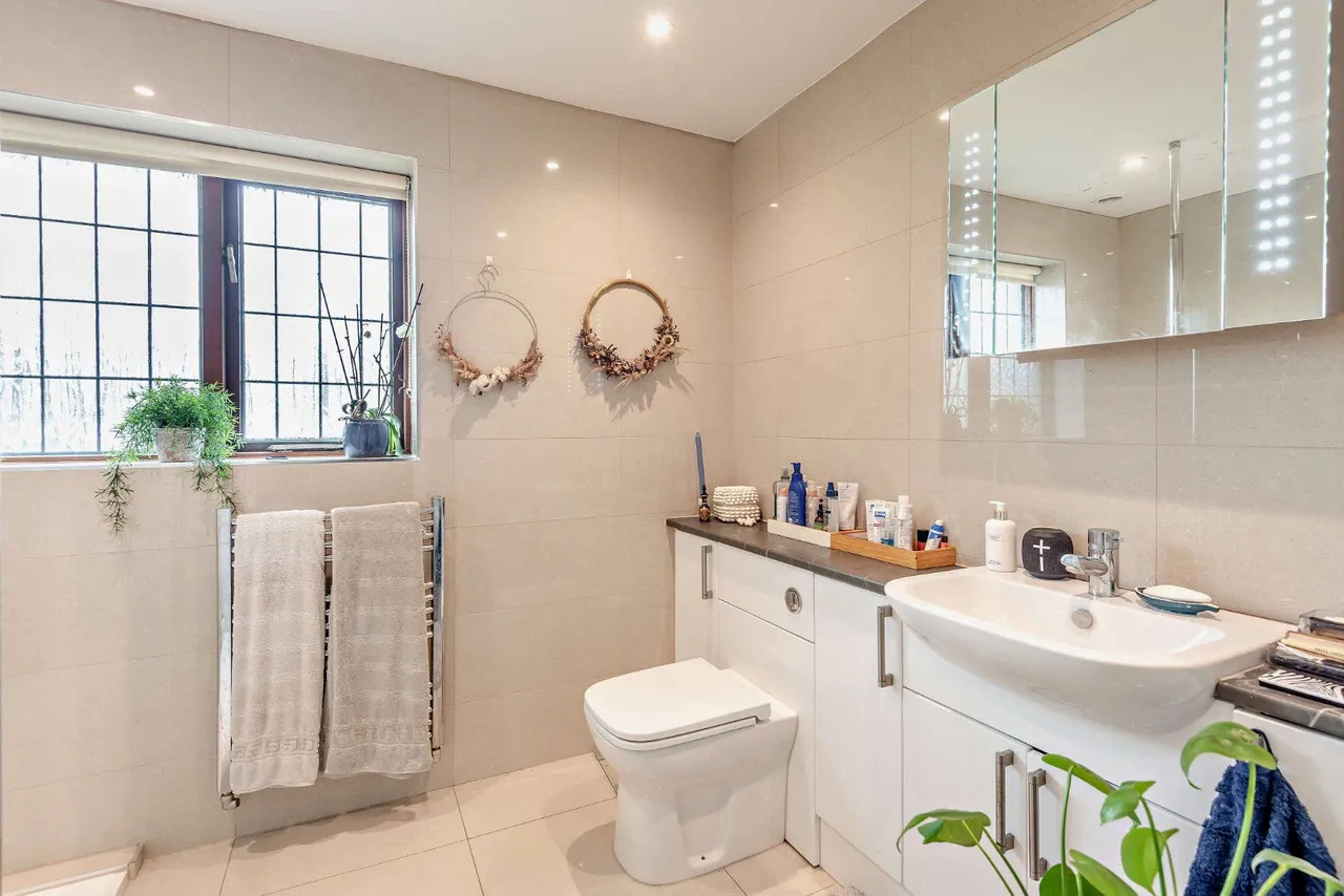 Monks Road, Virginia Water, GU25, photo 9