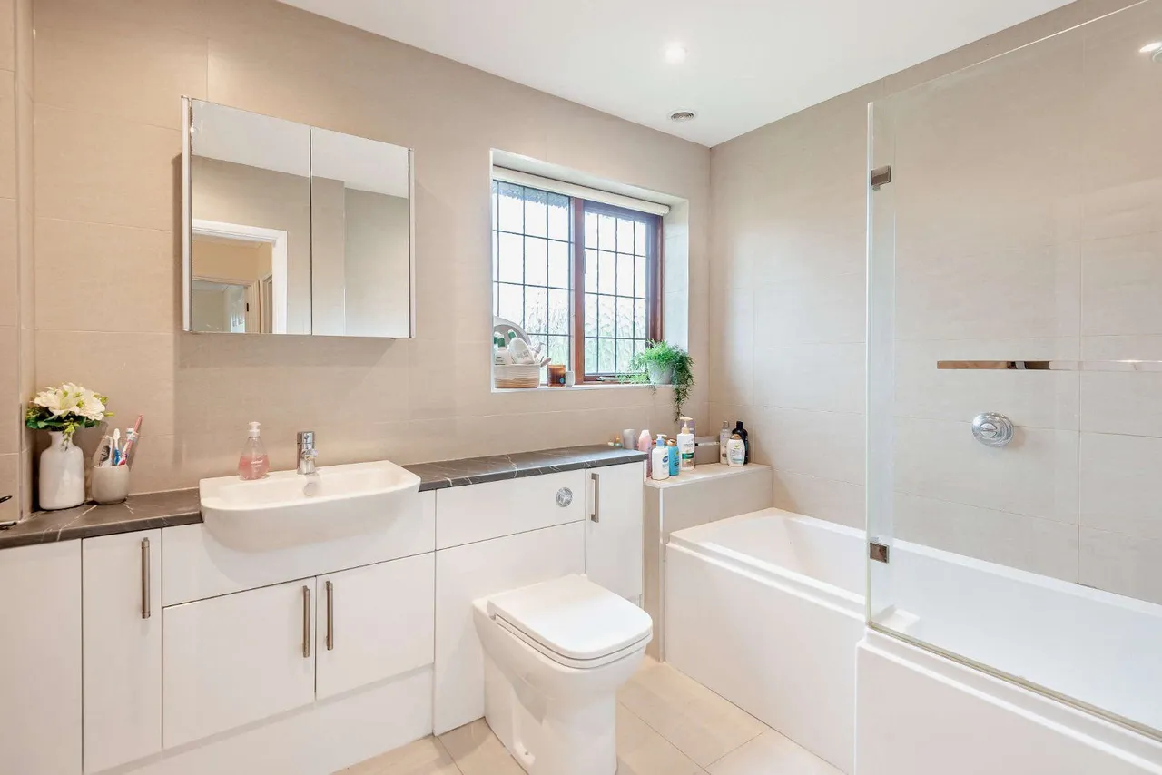 Monks Road, Virginia Water, GU25, photo 12