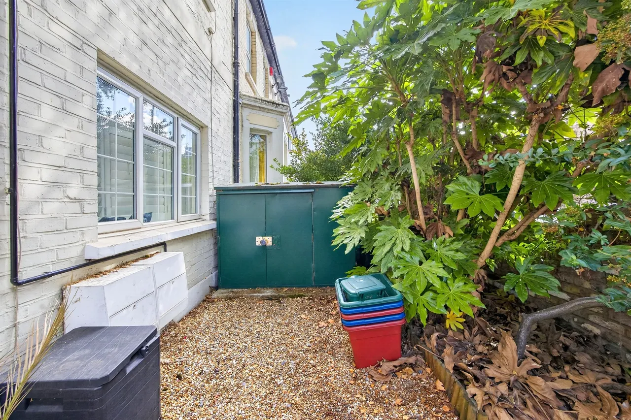 Chiswick Road, London, W4, photo 11