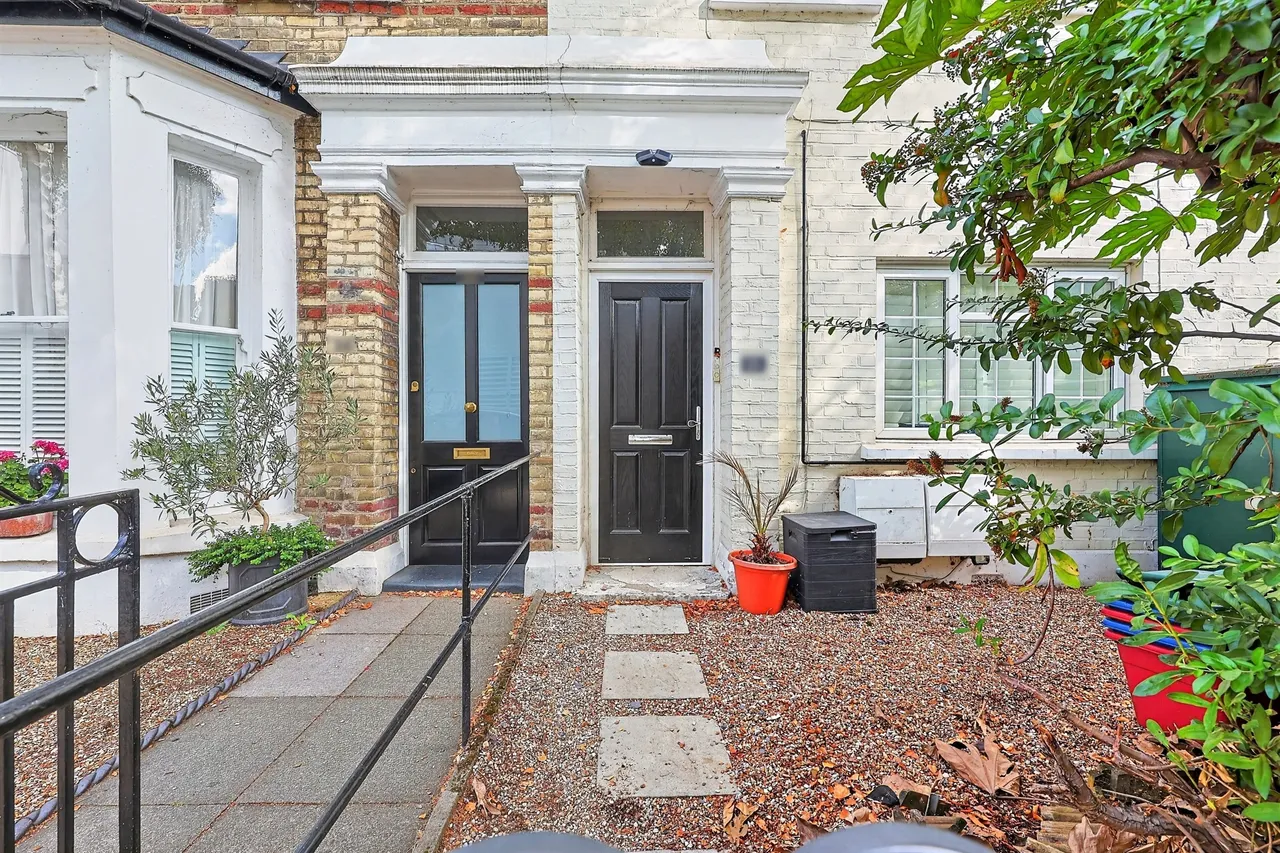 Chiswick Road, London, W4, photo 10