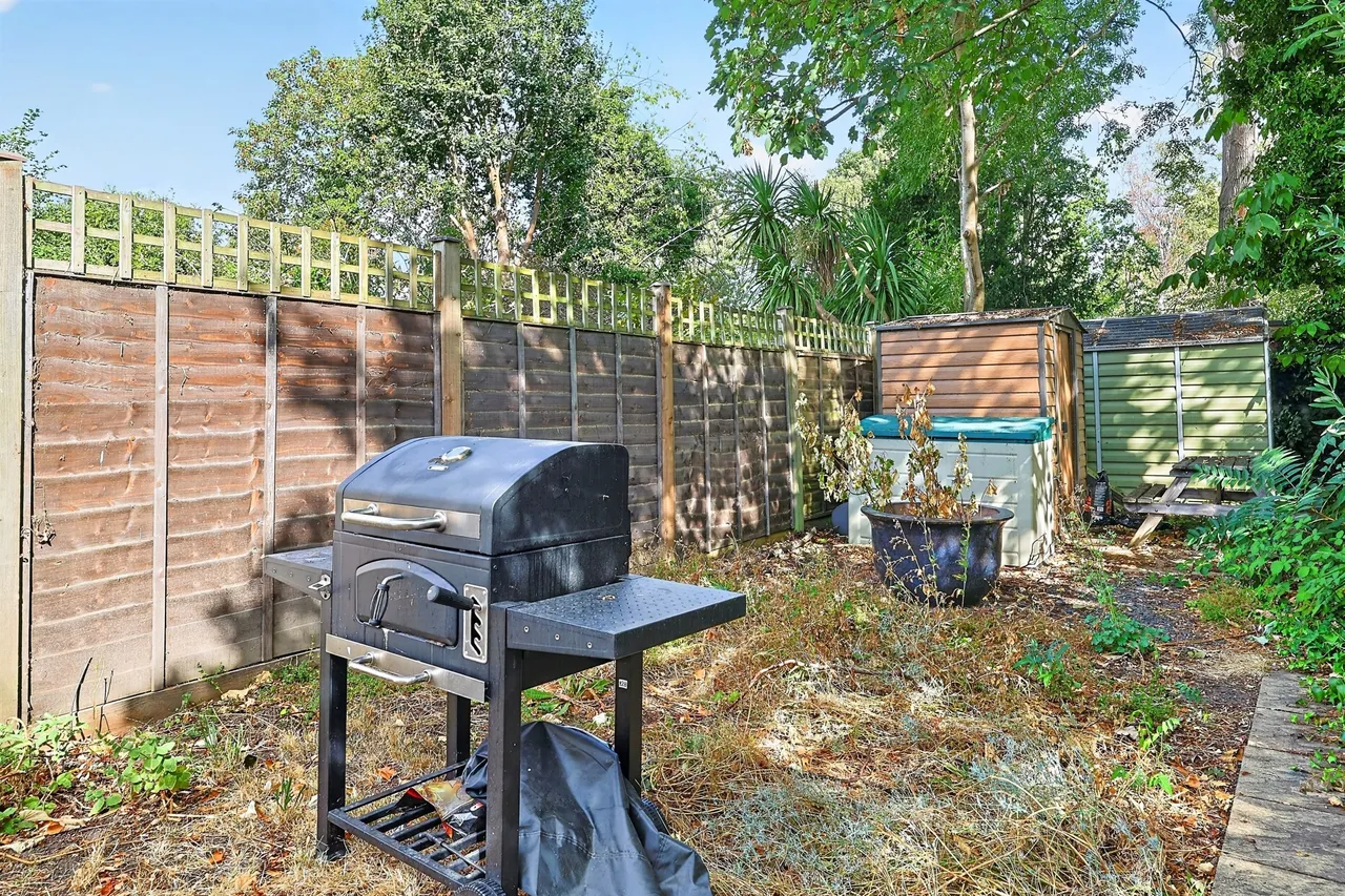 Chiswick Road, London, W4, photo 8