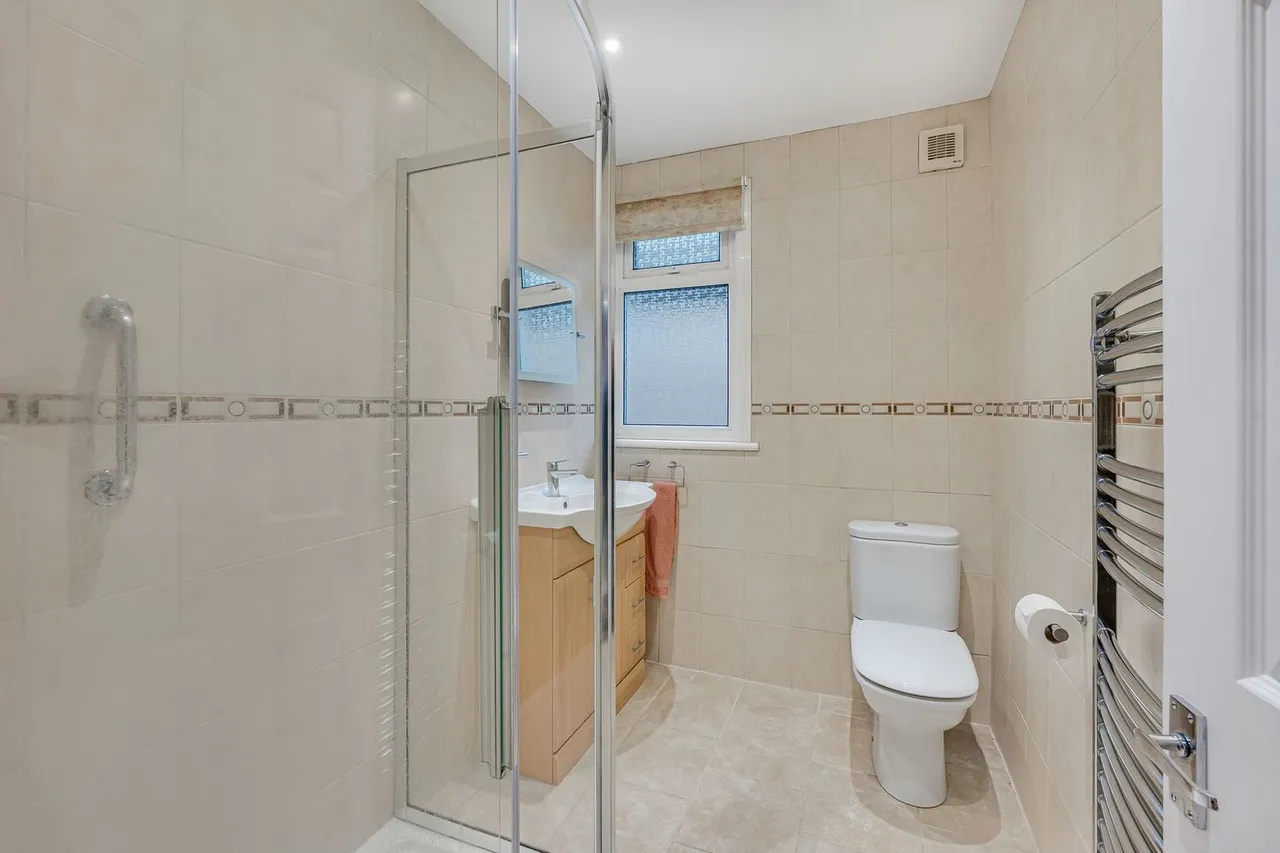 Approach Road, Ashford, TW15, photo 22