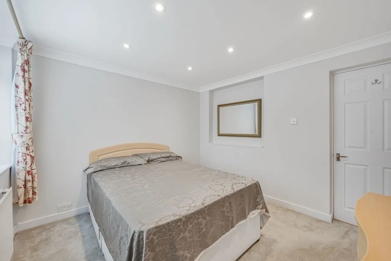 Approach Road, Ashford, TW15, photo 16