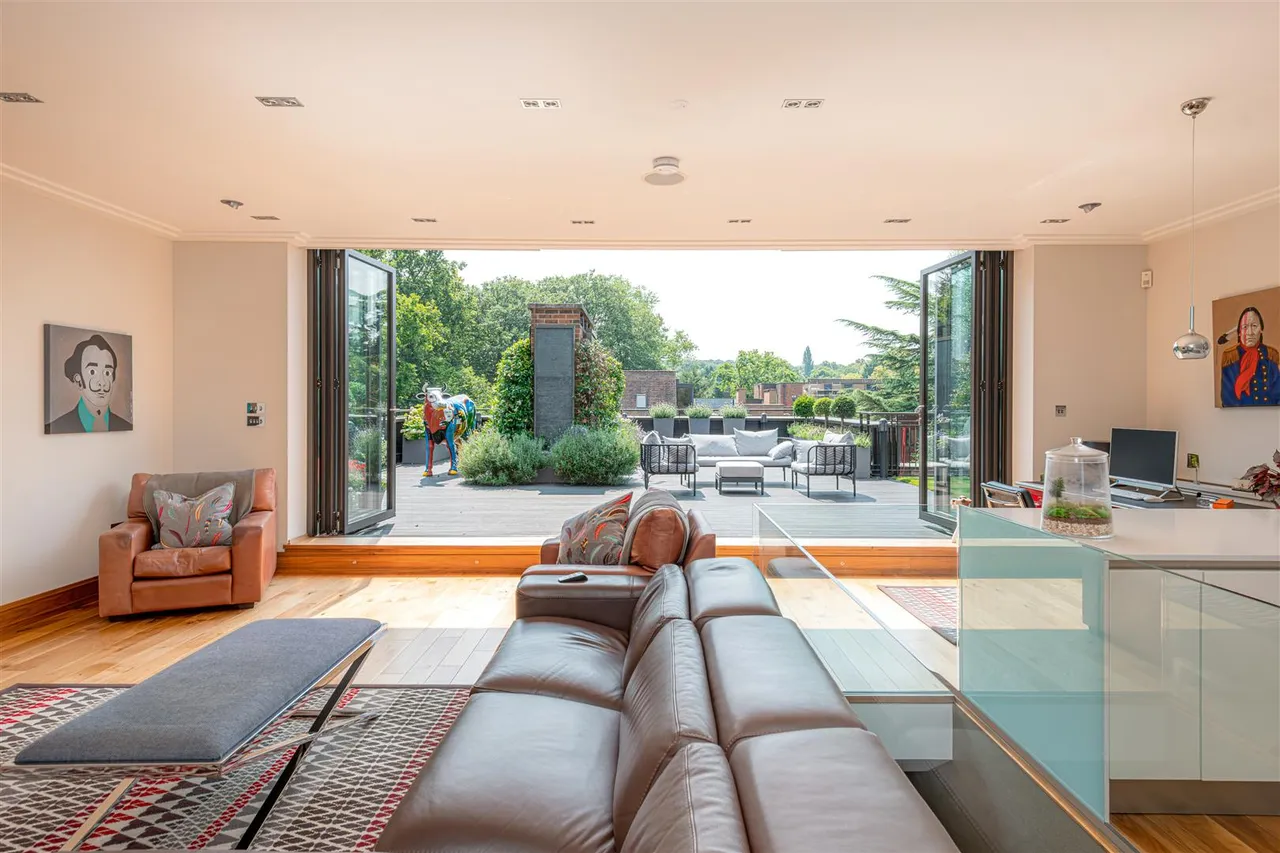 The Bishops Avenue, London, N2 0BN, photo 3
