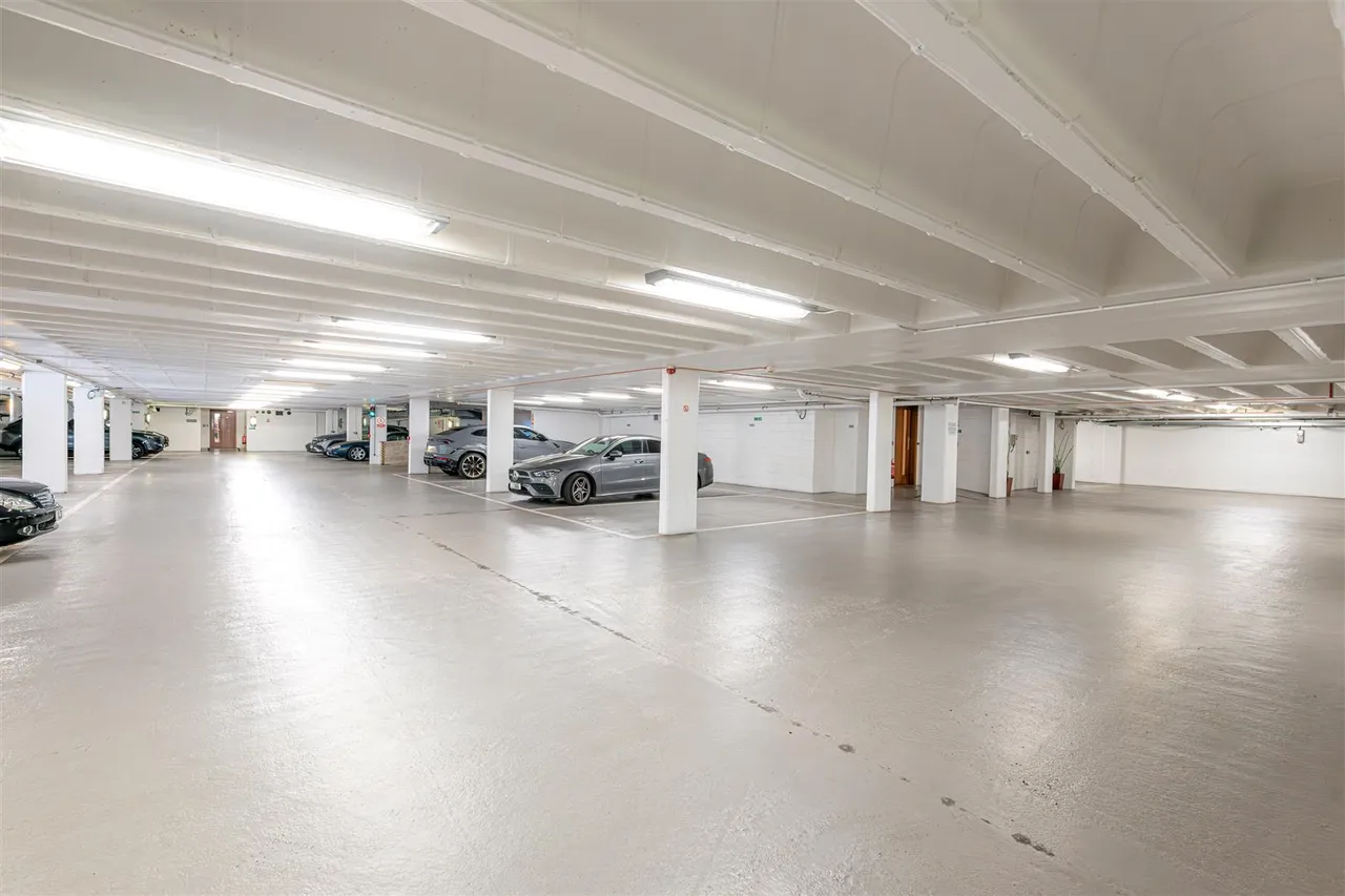 The Bishops Avenue, London, N2 0BN, photo 15