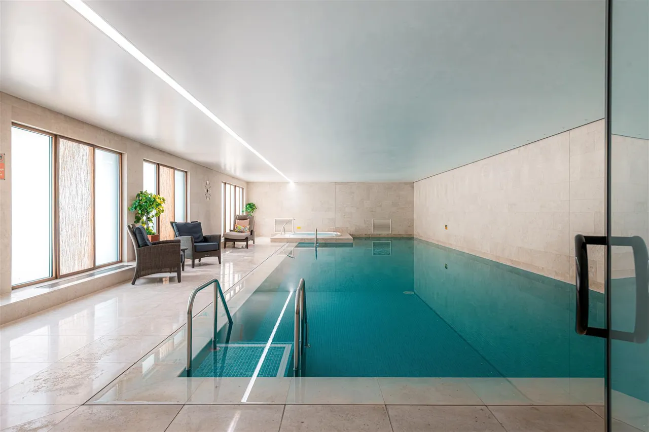 The Bishops Avenue, London, N2 0BN, photo 13