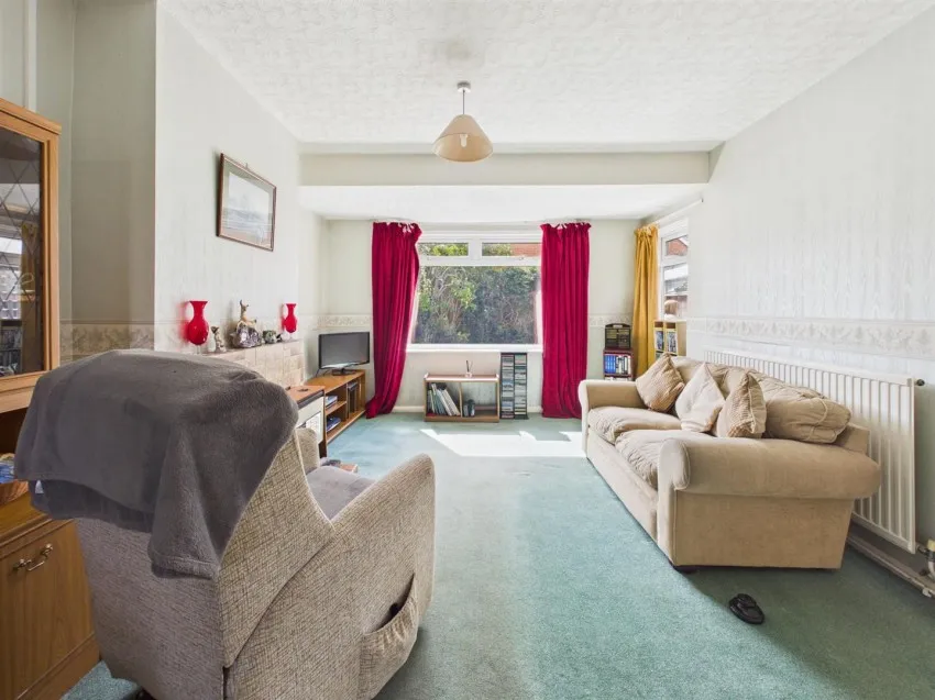 Larkhay Road, Hucclecote, photo 6