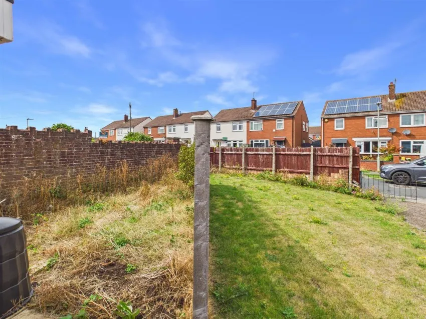 Larkhay Road, Hucclecote, photo 11