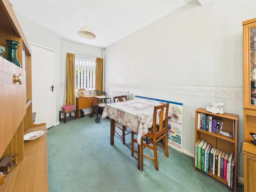 Larkhay Road, Hucclecote, photo 7