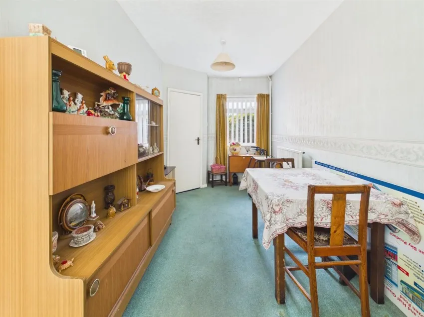 Larkhay Road, Hucclecote, photo 8