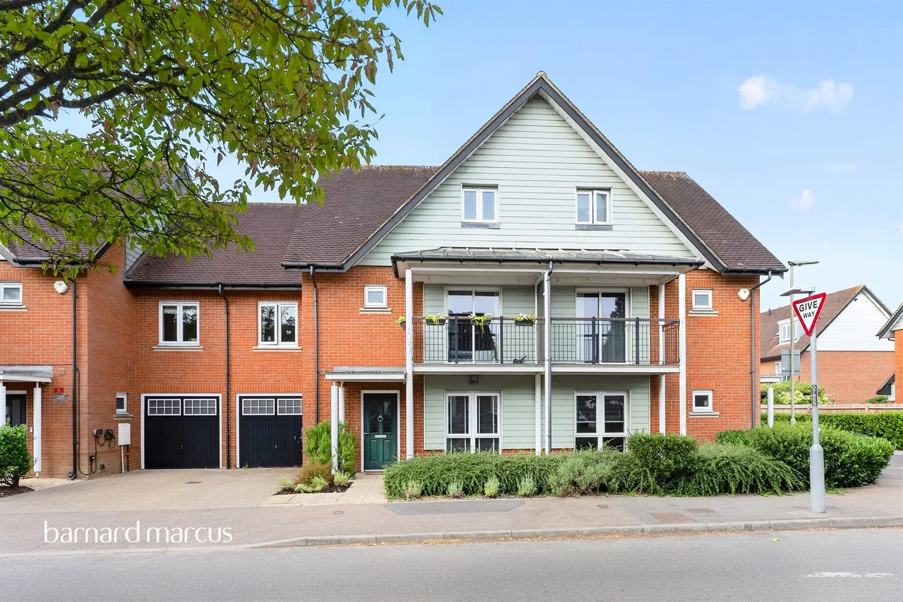 4 bed house for sale — Holmesdale Avenue, Redhill